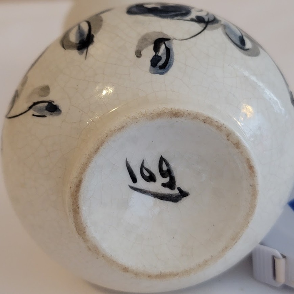 Handpainted Portugal vase blue white floral crackle underglaze 6.5" - Picture 6 of 8